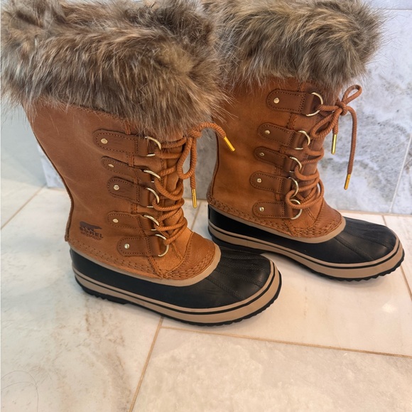 Sorel Size 7 Joan of Arctic WP Boots in Camel & Black with removable fur insert - Picture 4 of 7